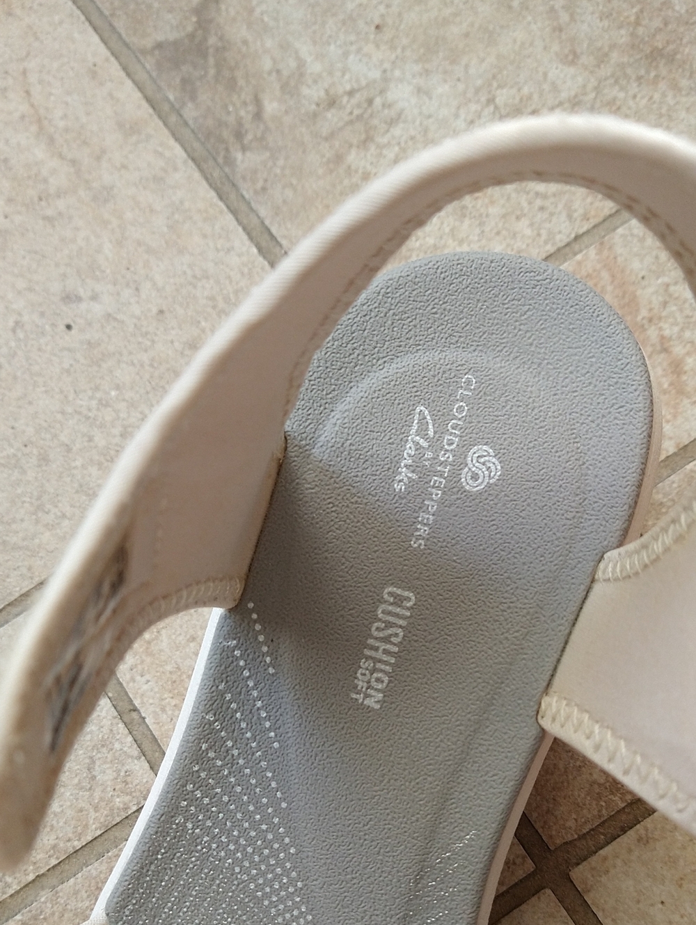 Clarks Women's Cream Slingback Comfort Sandals Size 7.5 - Picture 4 of 6